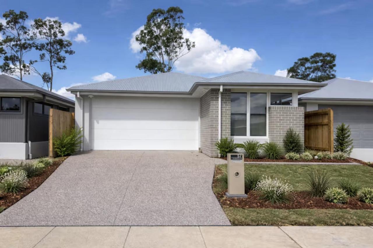 Modern 4-Bedroom Home in Pallara - Free Parking Close to Brisbane - B&B Doolandella