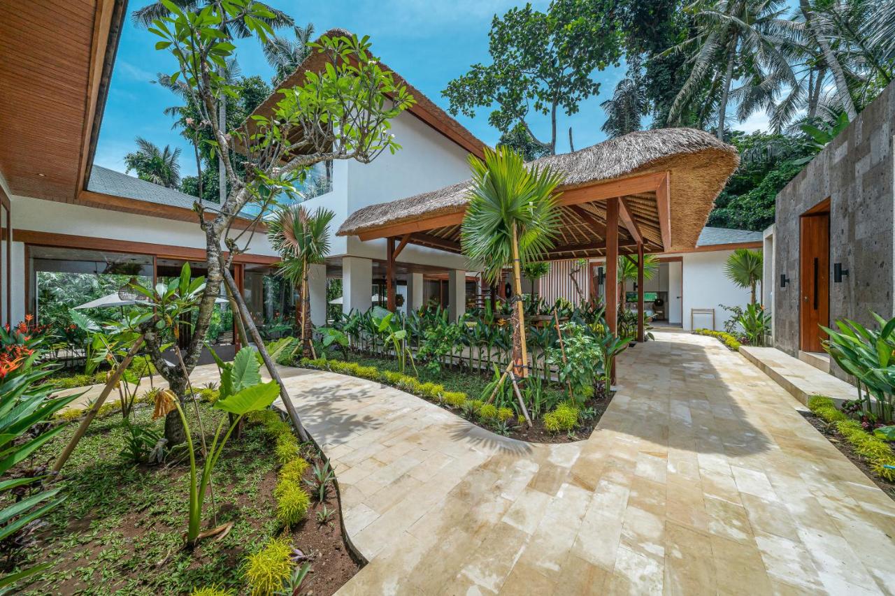 Exclusive 12BR Ubud Twin Villas with Jacuzzi, Slide! - Bed and Breakfast Ubud