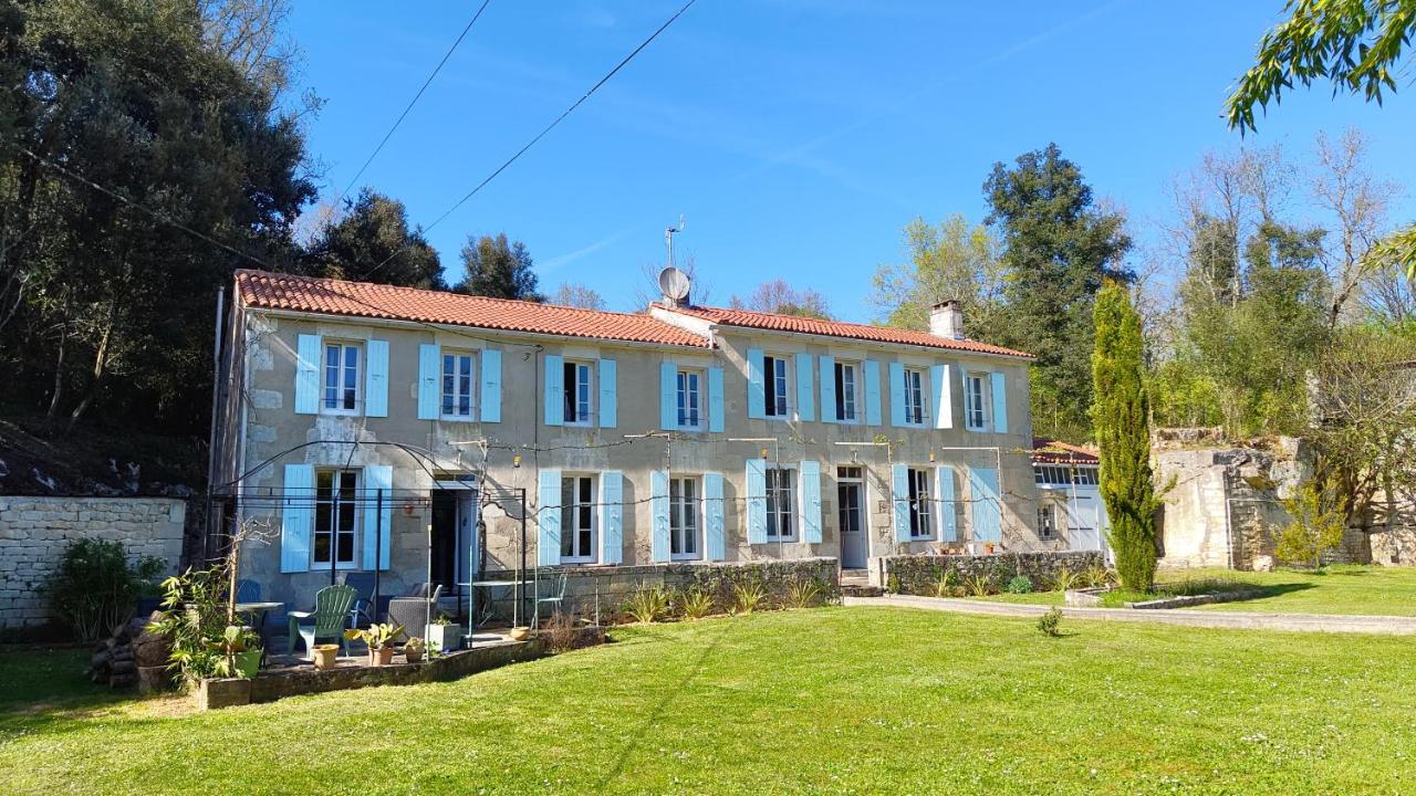 ENTRE PIERRE ET BOIS - Ferienwohnung Saint-Savinien