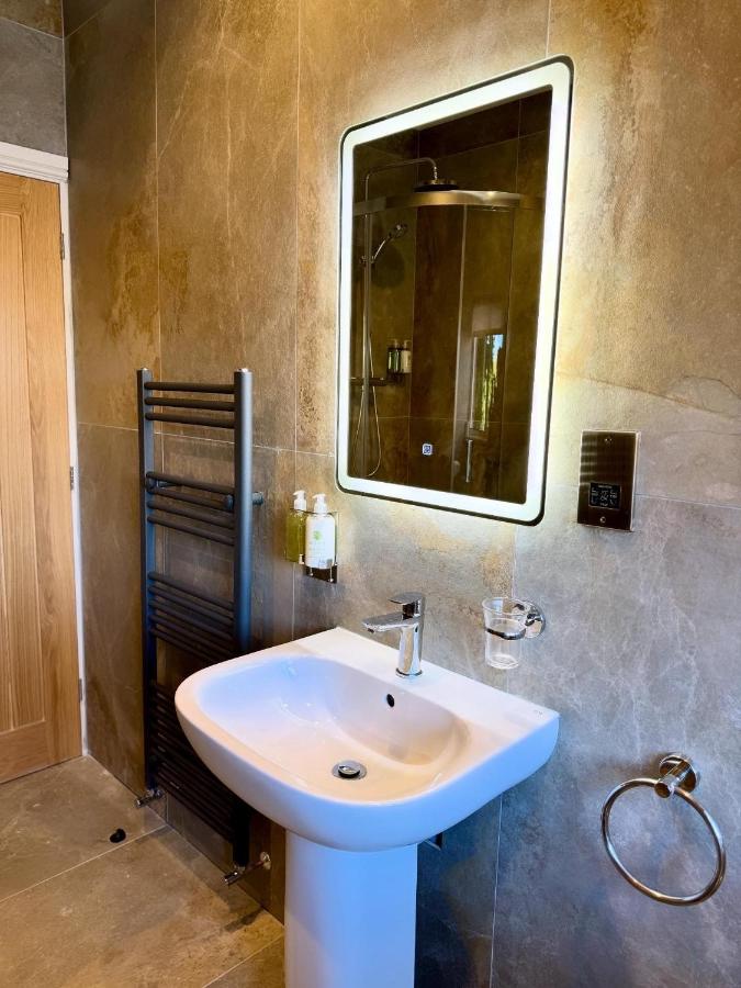 Camera Standard Doppia con Letti Singoli con Bagno in Comune