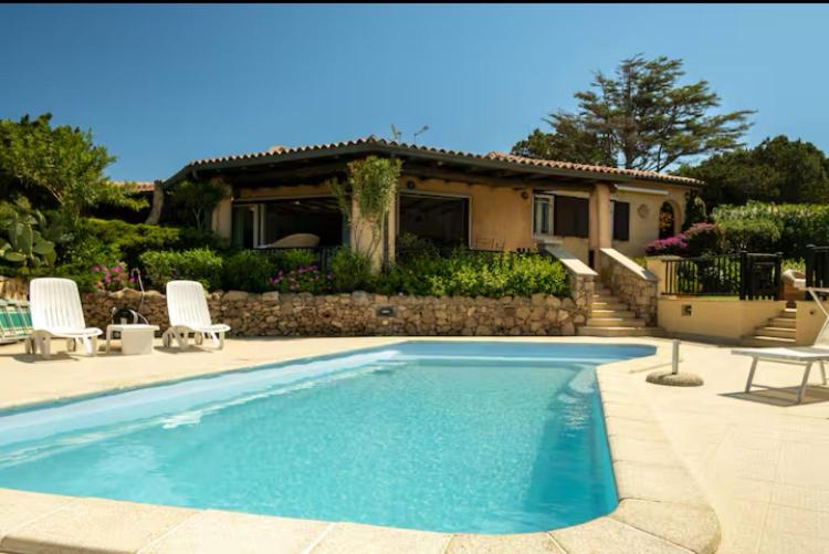 Orsa sul mare a Baja Sardinia - Ferienwohnung Cala Bitta