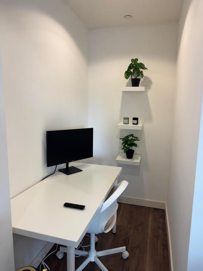 MediaCityUK - 2 Bedroom Modern Apartment - B&B Manchester