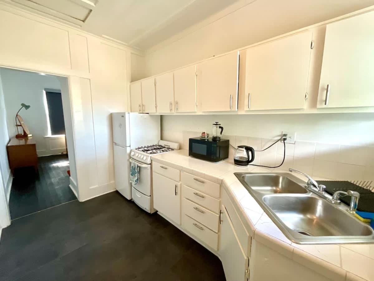 Cozy Escape - Easy World Cup Access, Walk to Restaurants and Bars! - Bed and Breakfast Houston
