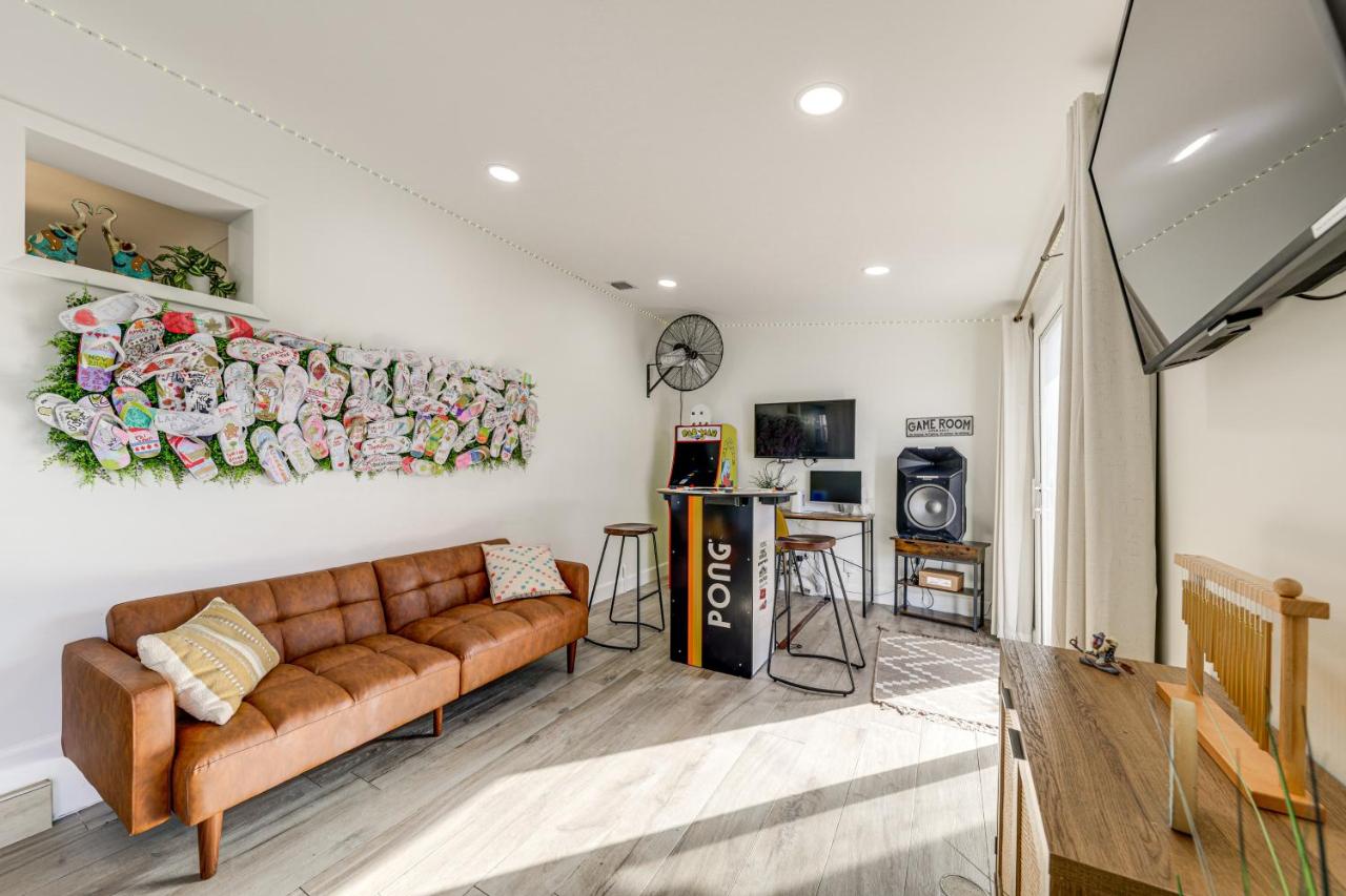 Game Room, Patio! Lake Worth Beach Family Retreat - Chambres d'hôtes Lantana