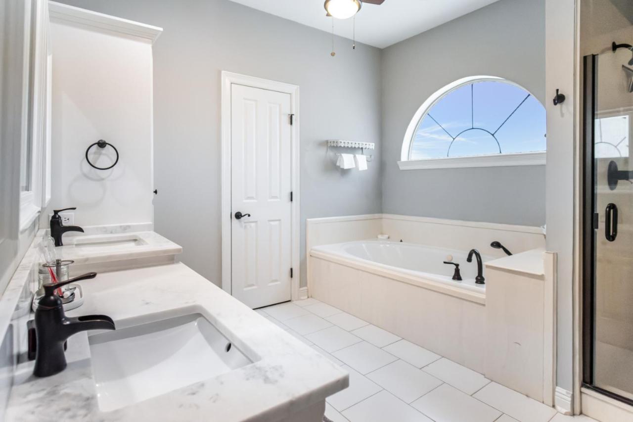 Bayou Breeze Retreat with Pool & River Access - Bed and Breakfast Port Vincent