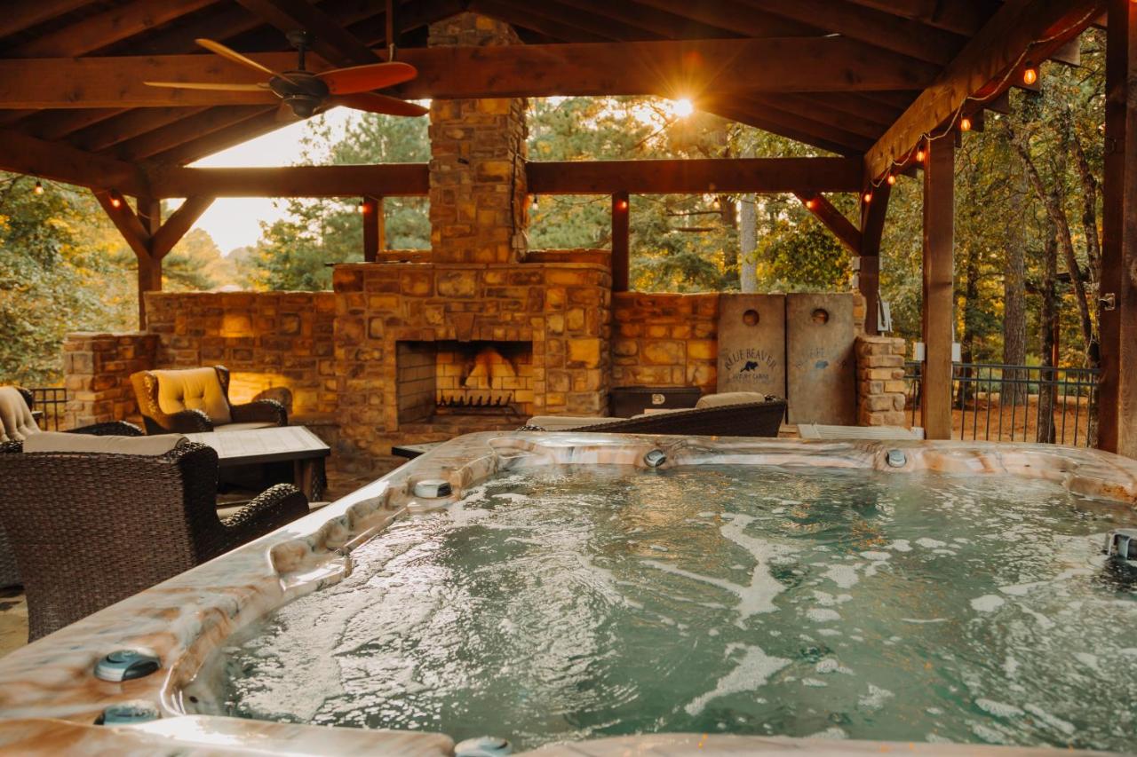 Heated Pool, 7 Bedroom Cabin, 6,000 Square Feet, Arcade! - Ferienwohnung Broken Bow