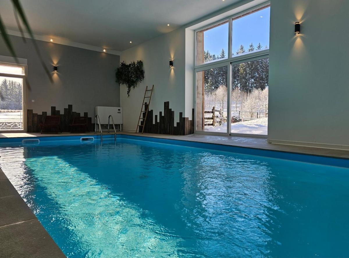 Gîte maison entière, piscine intérieure chauffée privée, proche Alsace - B&B Entre-deux-Eaux