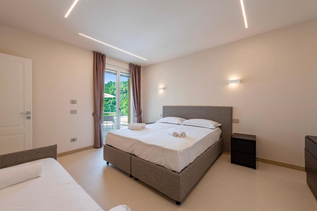 Appartamento con 4 Camere da Letto e Vista Piscina