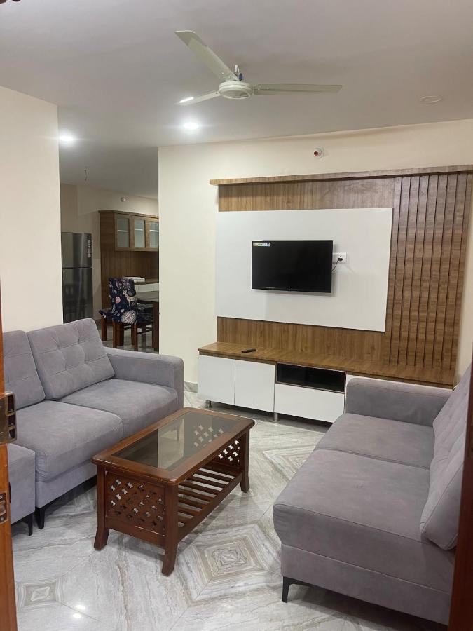 Ahasa Sapphire 3 Bhk Apt - B&B Lingampalli