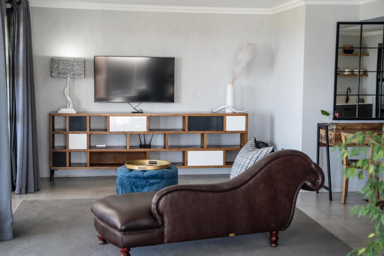 Apartment with Pool View 