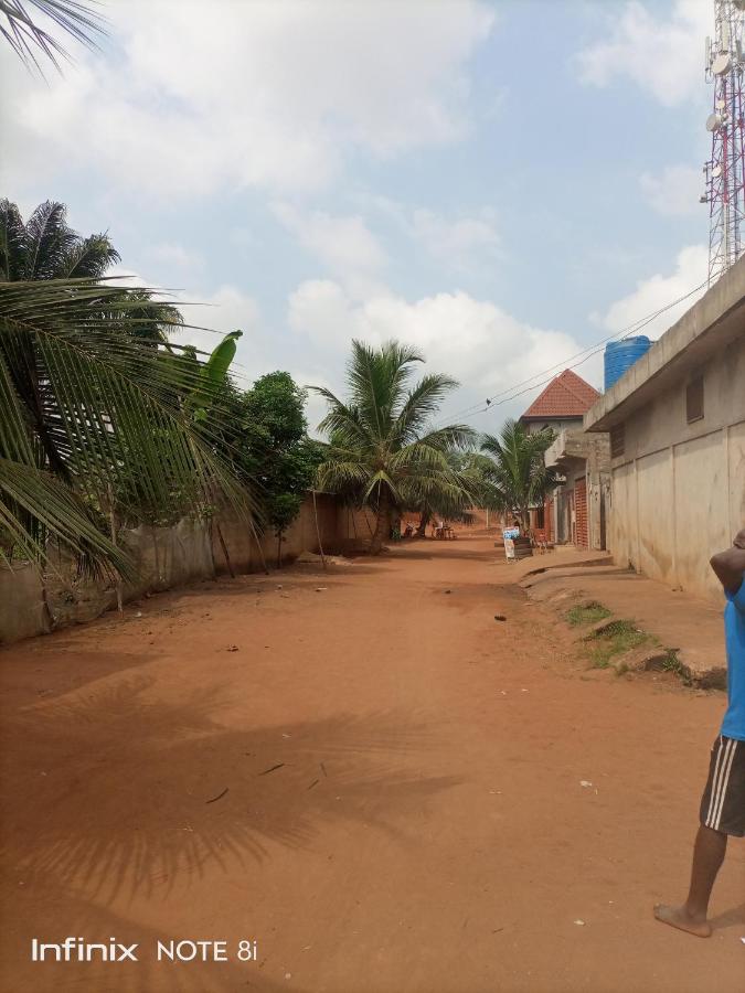 MOTEL LE CHATEAU porto novo - B&B Kika