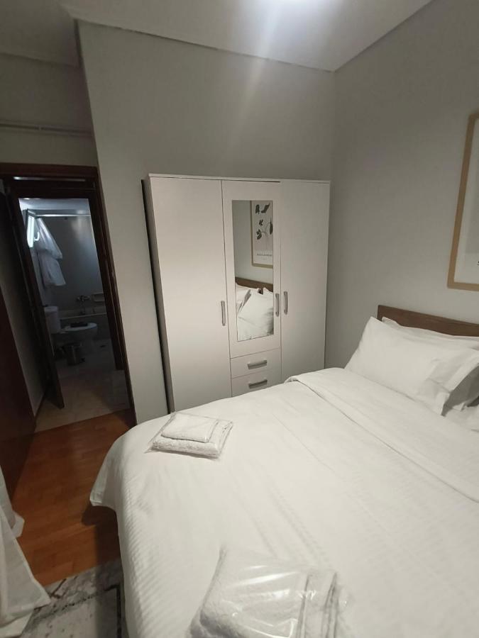 Stylish Suite - Bed and Breakfast Lárisa