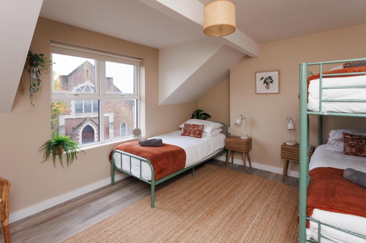 Upper Eastside Loft - Cosy & Convenient to Belfast - B&B Belfast