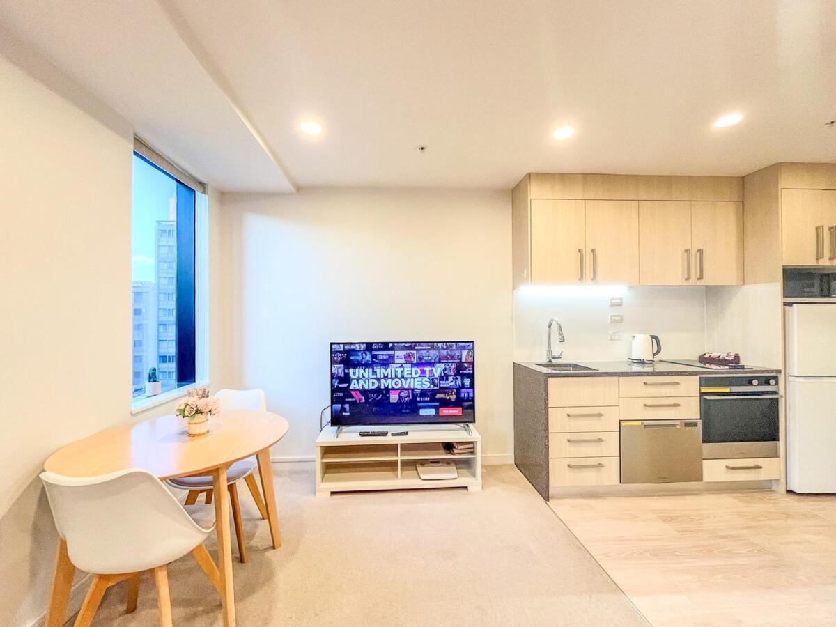 1-Min Walk to Sky Tower W FREE Pool, Sauna & Gym V092 - Chambres d'hôtes Auckland