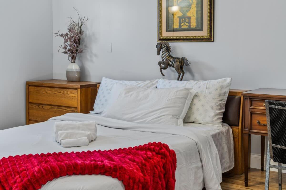 3BR Home Near Medical Center Minutes to NYC - Chambres d'hôtes Hackensack