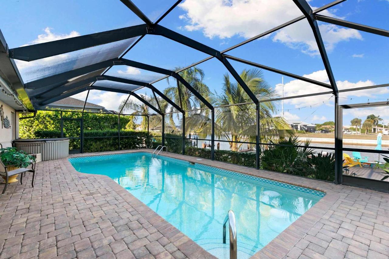 Waterfront Marco Is Retreat l Heated Pool & Dock - B&B Marco Island