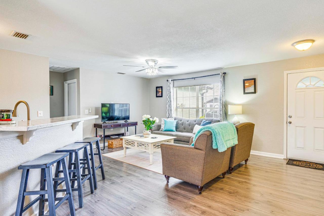 4 Mi to Beach Park! Port Charlotte Home w/ Yard - Chambres d'hôtes Port Charlotte