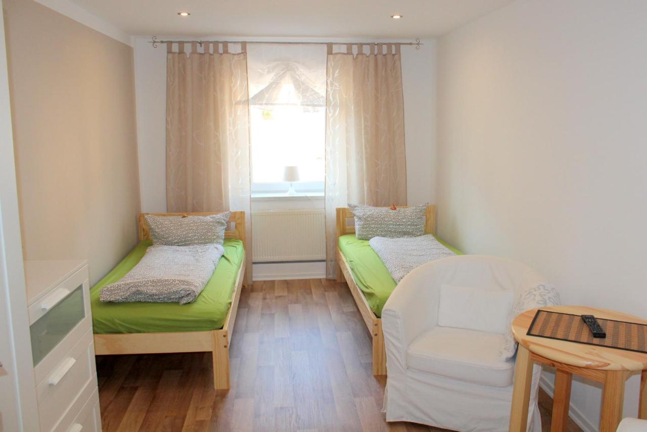 Doppelzimmer - Monteurswohnung - Arbeiterwohnung 4-8 Personen - B&B Plaue