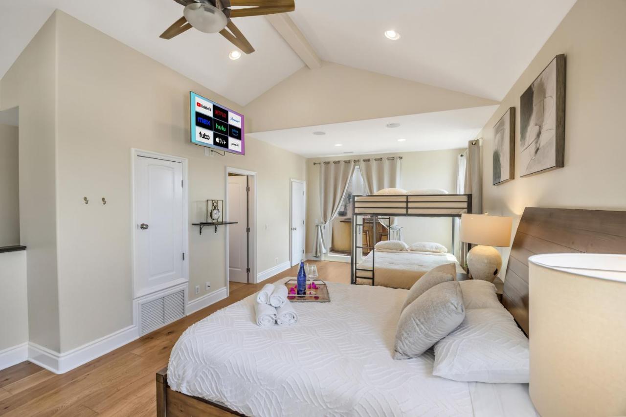 Beach Retreat- Walk to Beach, BBQ, Oceanview Rooftop & Firepit - Ferienwohnung Huntington Beach