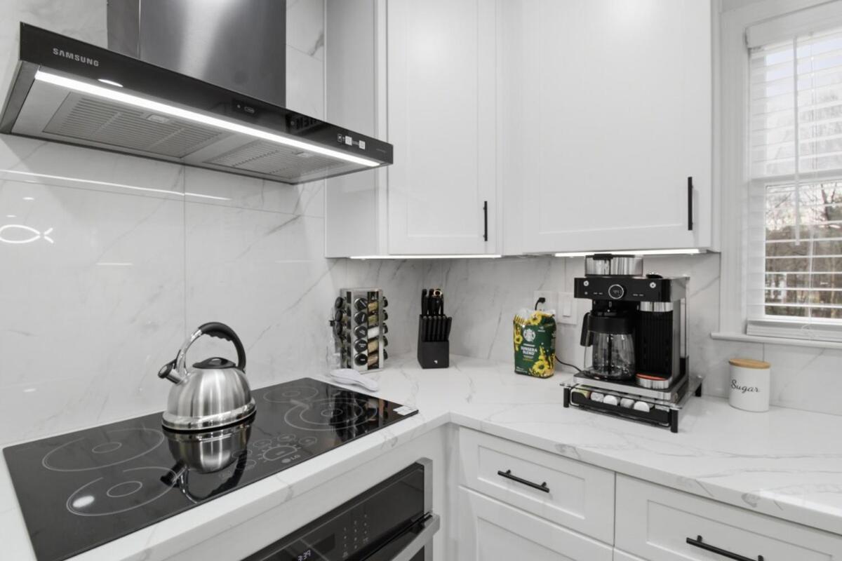 Brand New Modern Home 4BR-3BA Stylish Cozy - B&B Grayson