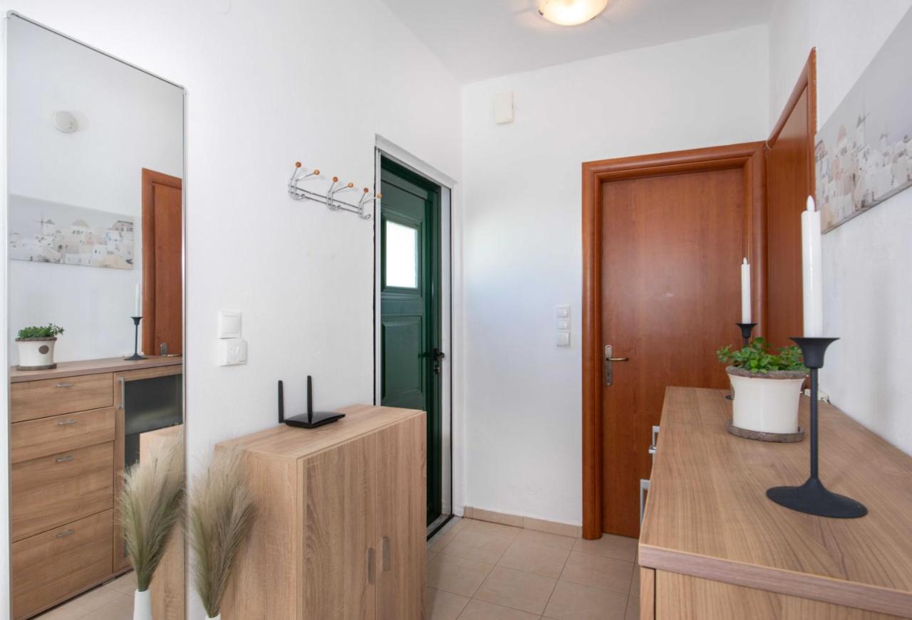 Cozy Jacuzzi Apartment in Rethymno Pool, Bar & Gym - Chambres d’hôtes Agía Triáda