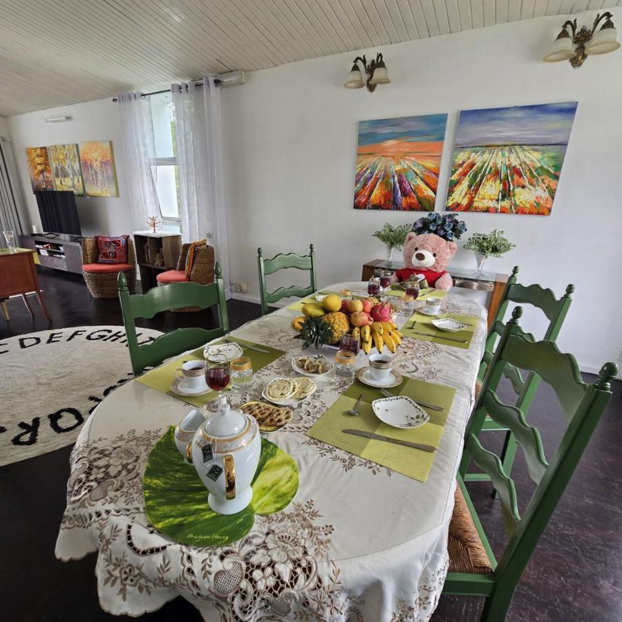 KK Sunset Villa- Full Sunset Balcony, Mosquito Free, 4K TVs, 5G WIFI and more! - Chambres d'hôtes Kota Kinabalu