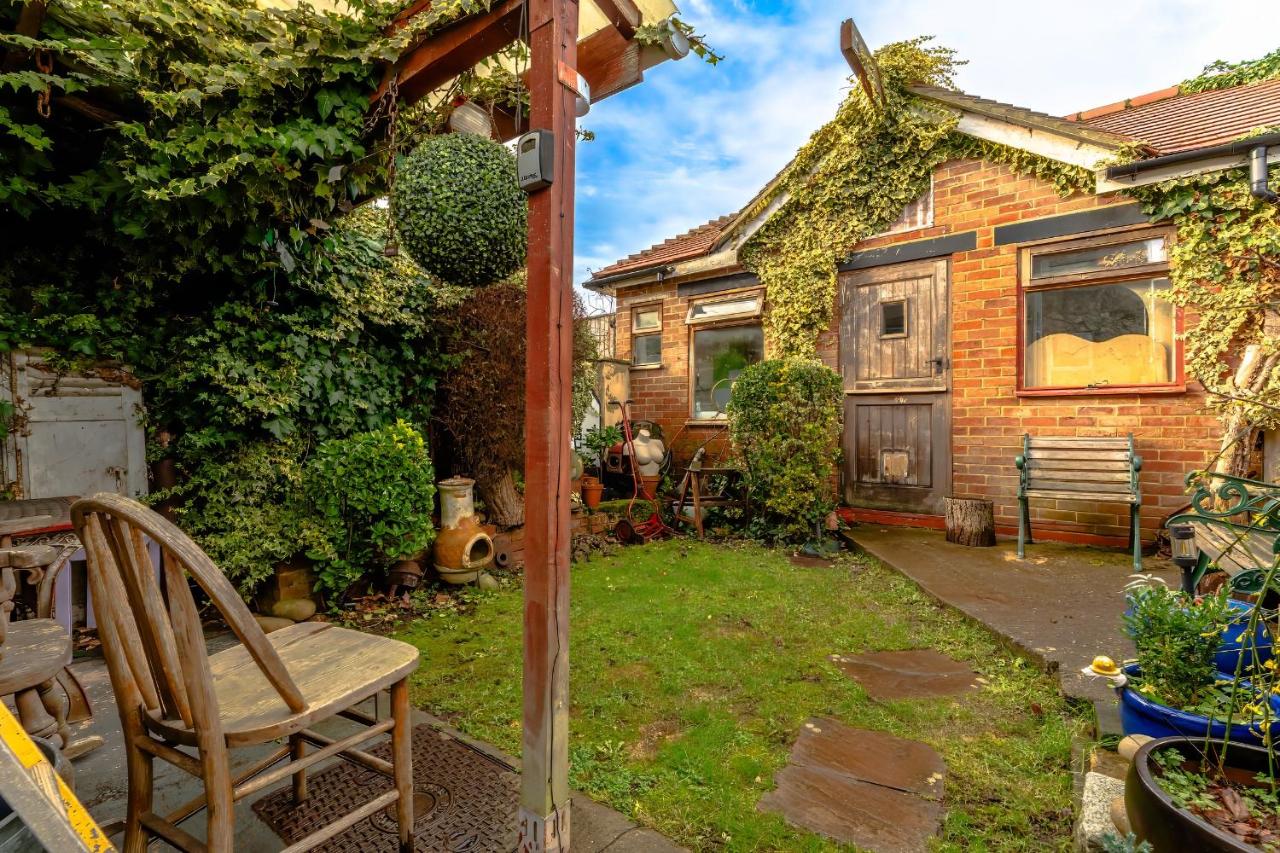 Colourful Victorian Cottage, wood burner, garden - Chambres d'hôtes Bristol