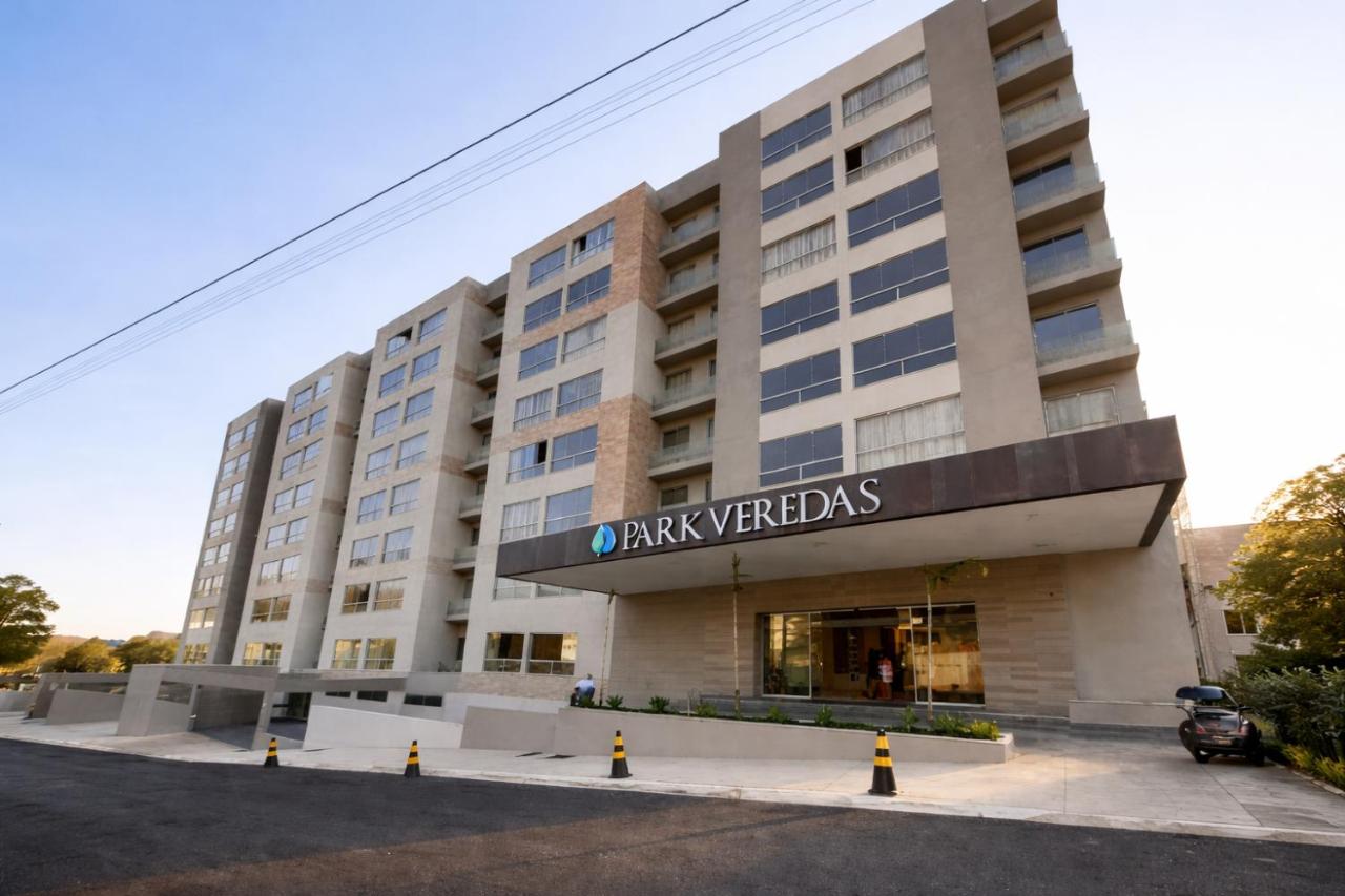 Flat Super Luxo - Rio Quente - Acesso Ao Rio - B&B Rio Quente