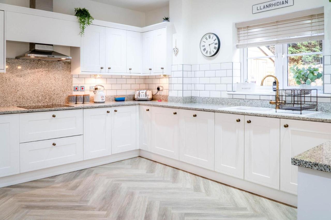 Ty Whiteford - 6 Bed Holiday Home - Llanrhidian - B&B Llanrhidian