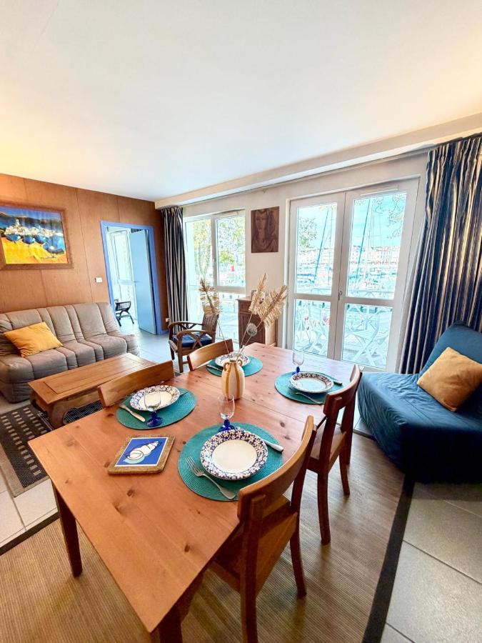 Vue sur port de la Rochelle et place de Parking - Chambres d’hôtes La Rochelle