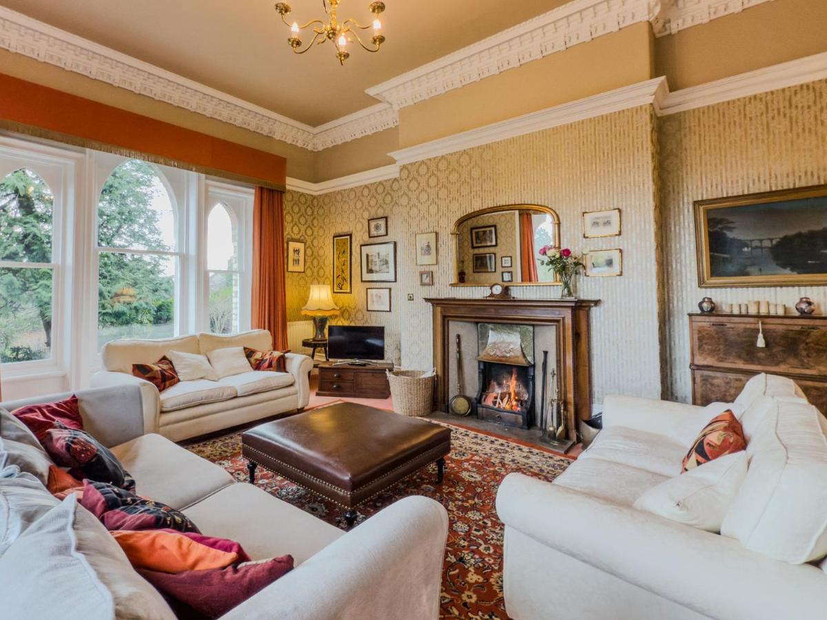 Eden Mount, Wetheral, characteful, spacious home overlooking village green, close to M6 - B&B Wetheral