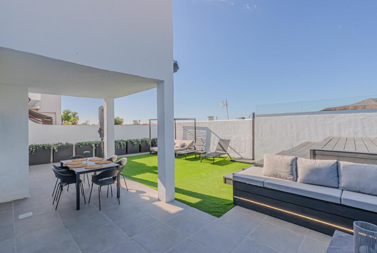 Modern house with sea views, pool and a chillout terrace - B&B Mogán