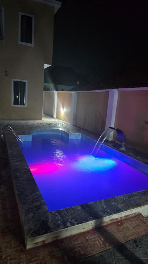 4bedroom Ensuite Home with Pool ,Wifi & 24 hour Power - B&B Akure
