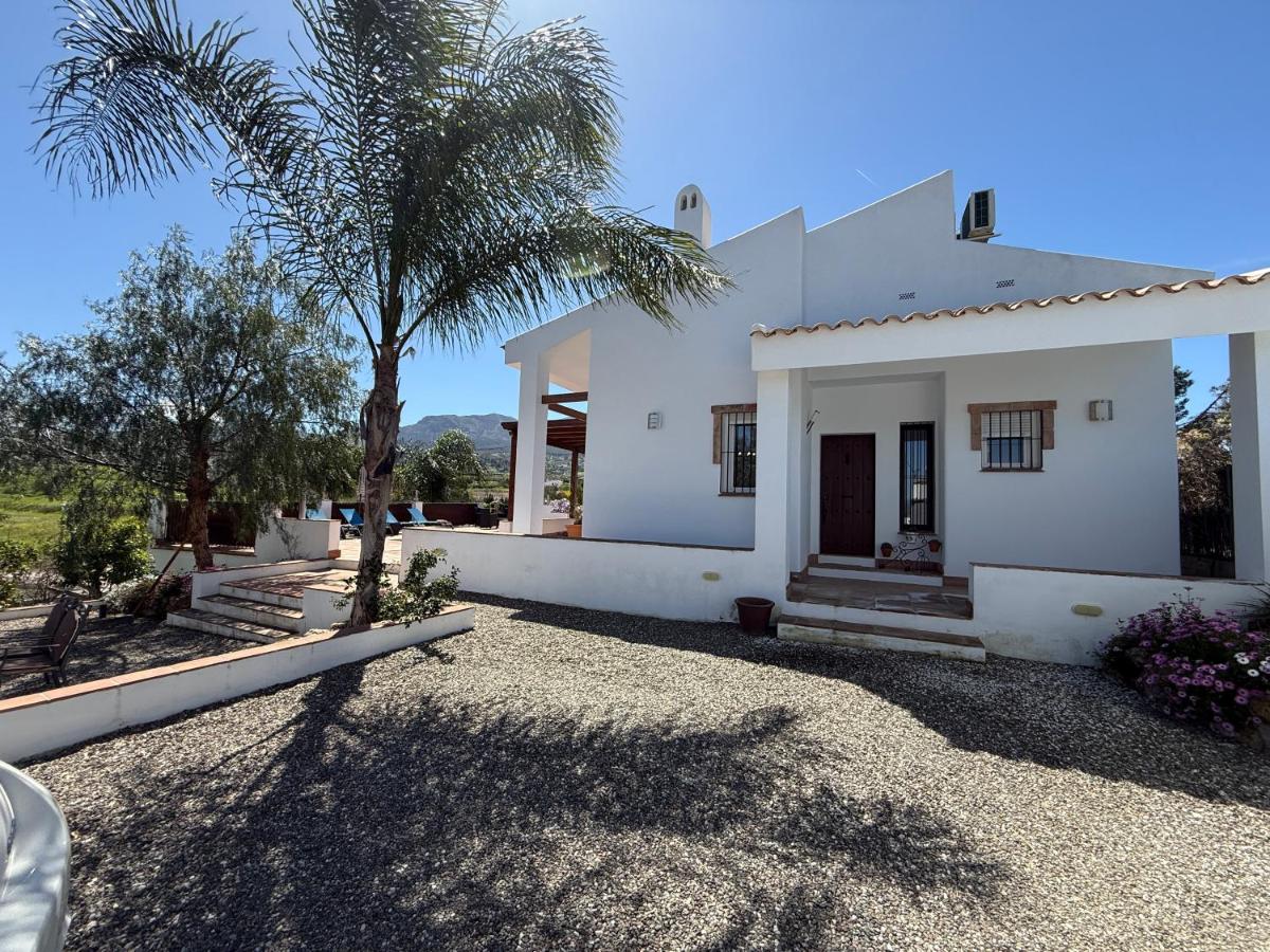 Villa Ana, privada para 6 personas con piscina y vistas a la sierra de Mijas - Chambres d'hôtes Alhaurín el Grande