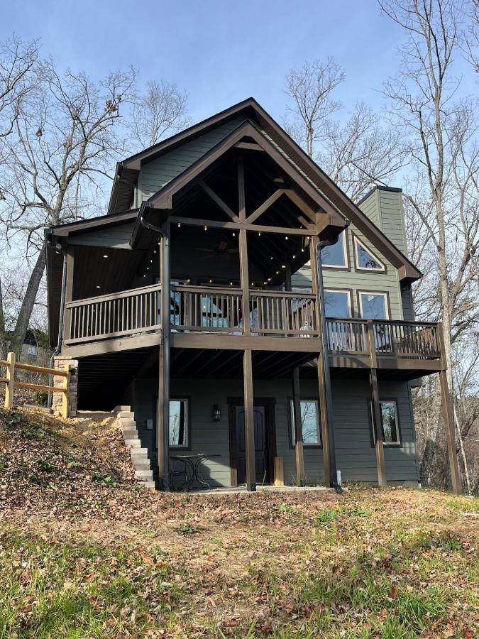Private Wooded Setting with Views, Fire Pit, Hot Tub - B&B Sevierville
