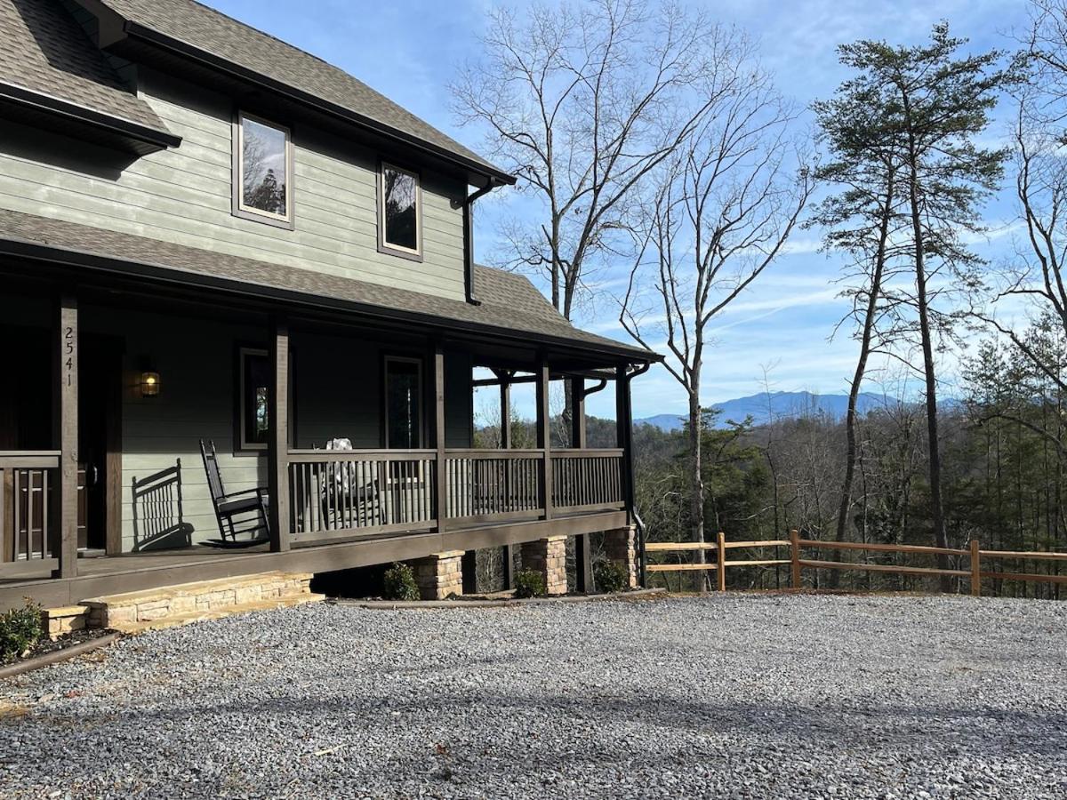 Private Wooded Setting with Views, Fire Pit, Hot Tub - B&B Sevierville