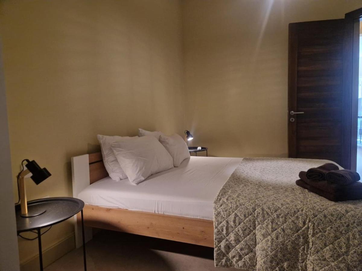 Valletta is 5 minute Ferry ride away - Sunny Sliema Apartment - B&B Sliema