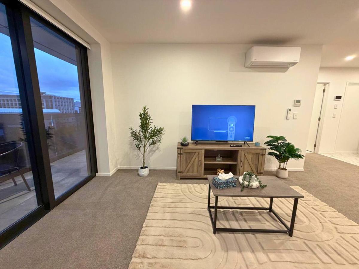 Kimpton James 1-Bedroom Apartment with Balcony - B&B Christchurch
