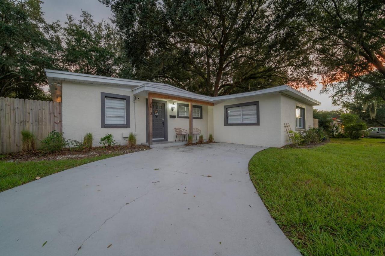 Spacious Boho Retreat Heated Pool-HotTub-Huge Yard - Ferienwohnung Tampa