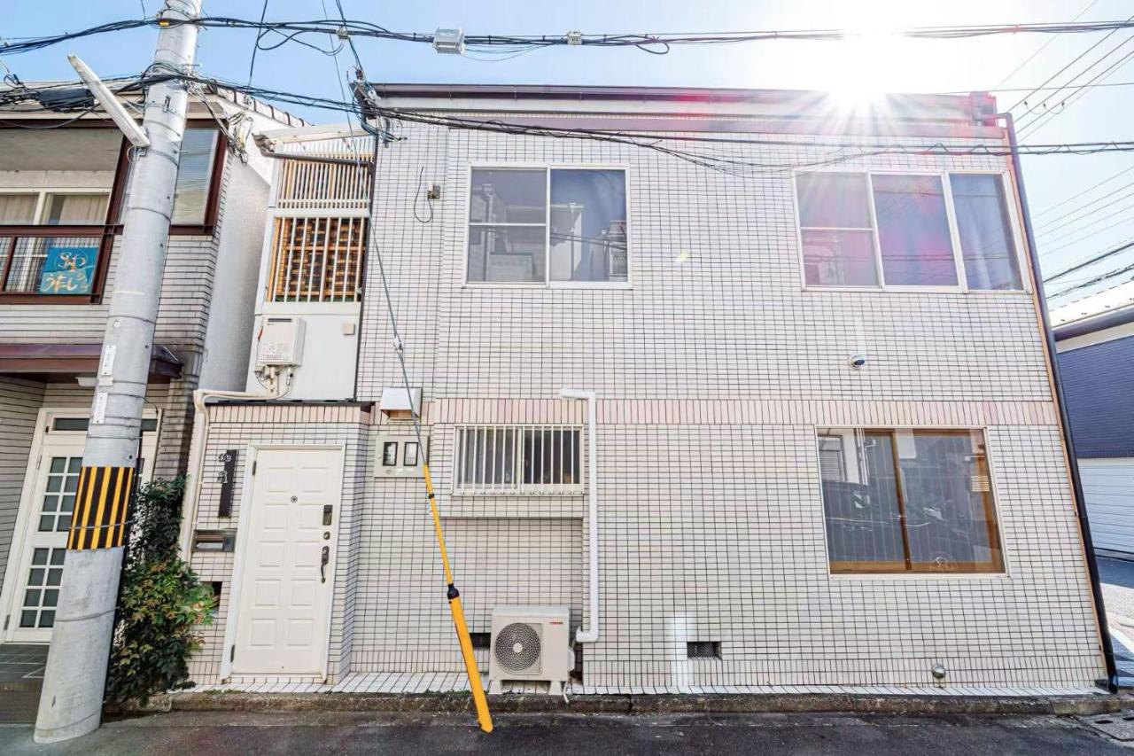 Kyoto Station Shinkansen,3 mins drive,15 mins walk, 3 bedrooms, 1 living room, 2 bathrooms, 68 sqm, washing machine with dryer, free parking - Chambres d'hôtes Kyōto