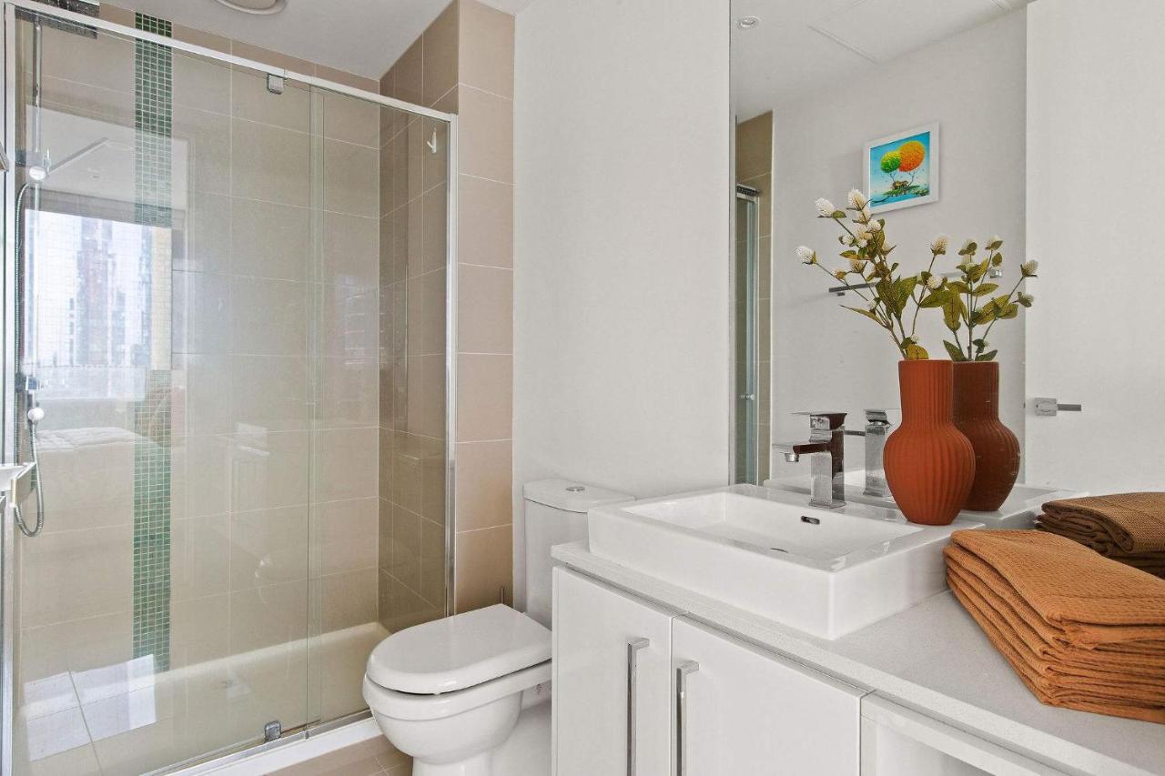 A 3BR with City Views Near Queen Victoria Market - Chambres d'hôtes Melbourne