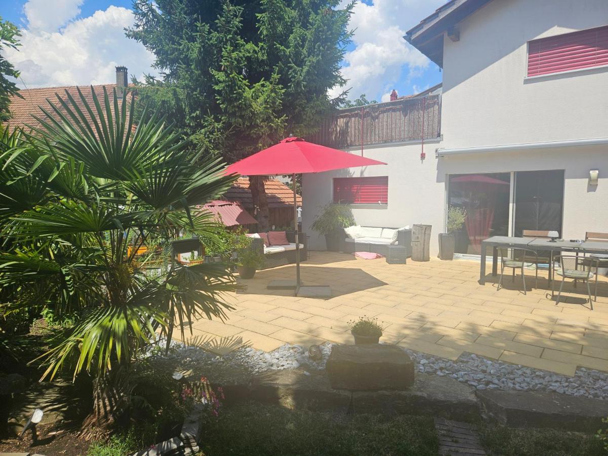 Ganzes Obergeschoss in Privathaus mit Dachterrasse - Ferienwohnung Leuzigen