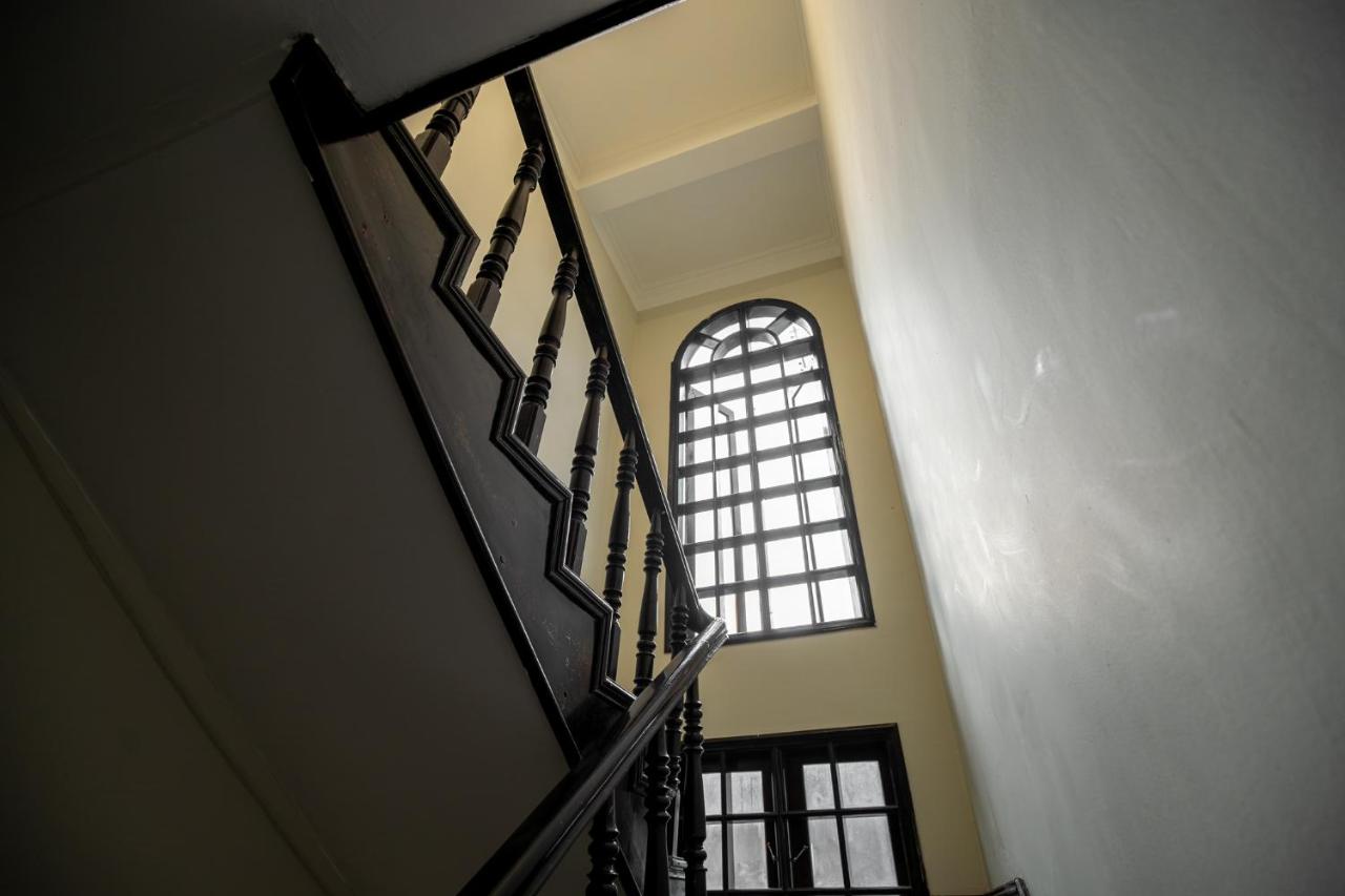 The Gallery House - 4 BR & 5 baths - 5' to Old Quarter & Train street - B&B Hanoi
