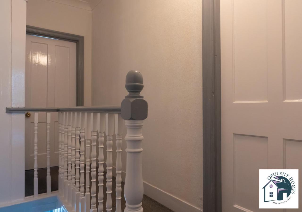 Springfield Place - 3 Bed Cent Reading - Long term savings - Free Parking - Chambres d’hôtes Reading