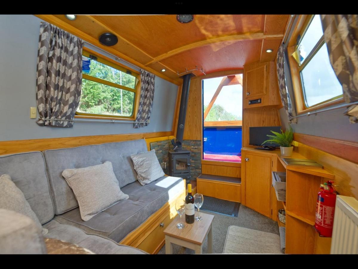 Dylan, 43ft Narrowboat with Garden - B&B North Newton