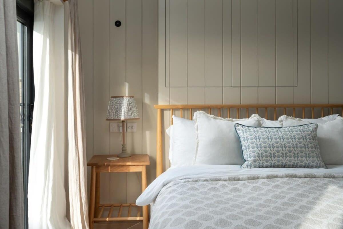 Cosy Beach House on the Seafront Porthleven - B&B Porthleven