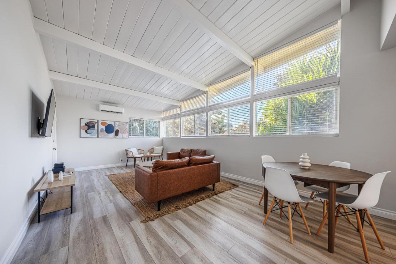 Spacious 2-Bedroom Apartment in Beverly Hills Residential Area - Chambres d'hôtes Los Angeles