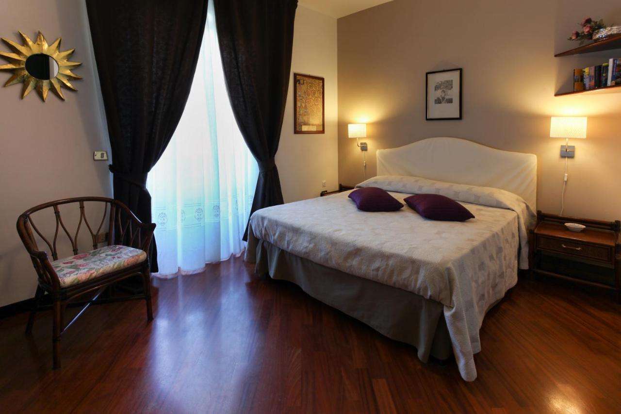Doppelzimmer mit Balkon und Meerblick