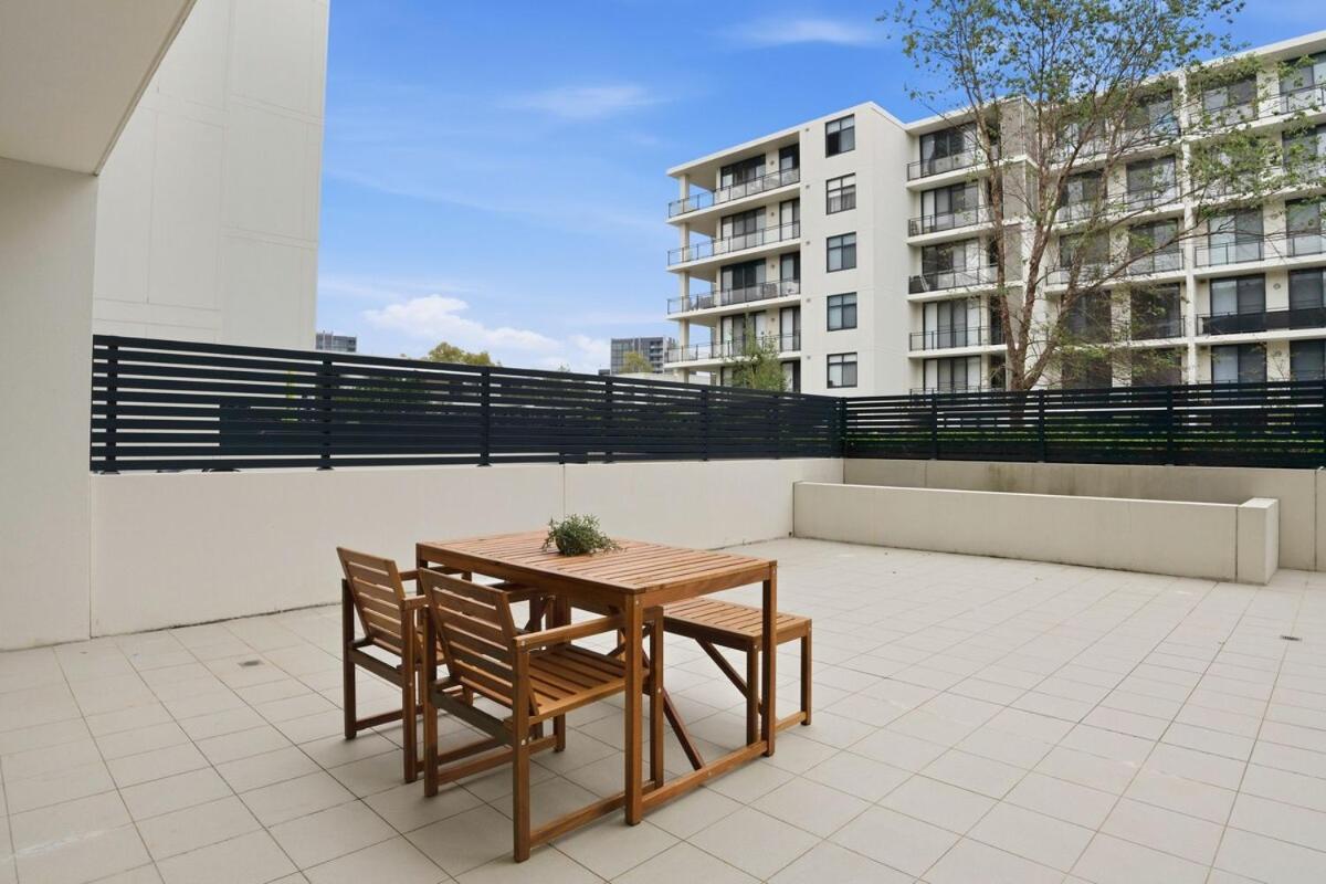 39WWP Waterfront Sunset View Abnb 2BR Apt With 2 Parking In Wentworth Point - B&B Sydney