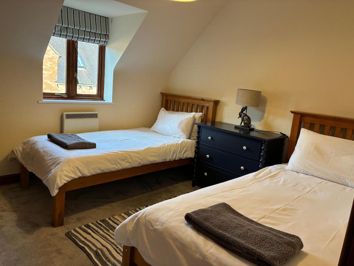 Canalside Cottage, 5 Folly Cottages, Napton - B&B Napton on the Hill